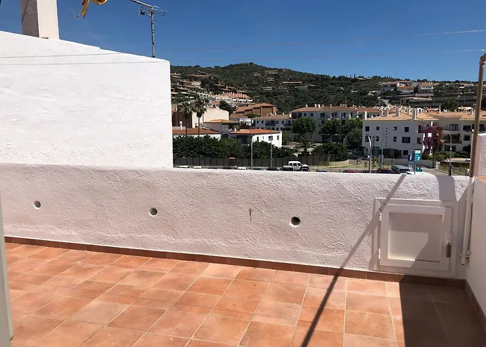Trilla - Casa Reformada Con Garaje Y Terraza * Cadaqués