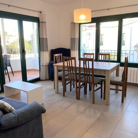 Trilla - Casa Reformada Con Garaje Y Terraza Cadaqués